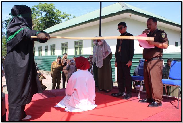 Terdakwa Pelanggar Qanun Aceh Dieksekusi Cambuk Berdasarkan Putusan Mahkamah Syar’iyah Langsa