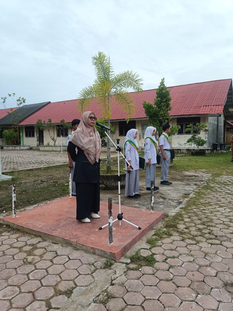 Ketua Mahkamah Syar’iyah Langsa Menjadi Pembina Upacara di SMKN 5 (Pertanian) Langsa