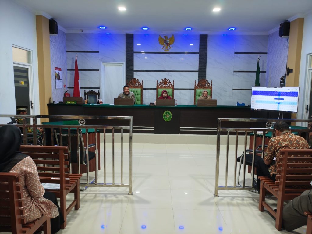 Briefing Pagi Petugas PTSP : Pentingnya Semangat Dalam Memberikan Pelayanan
