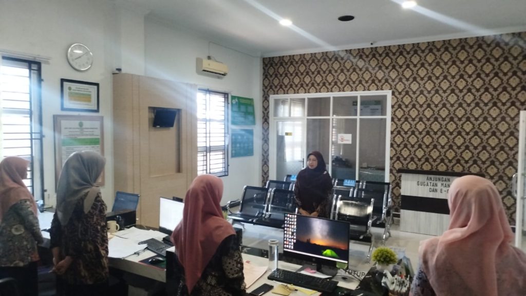 Briefing Pagi PTSP Oleh Panitera Mahkamah Syar’iyah Langsa