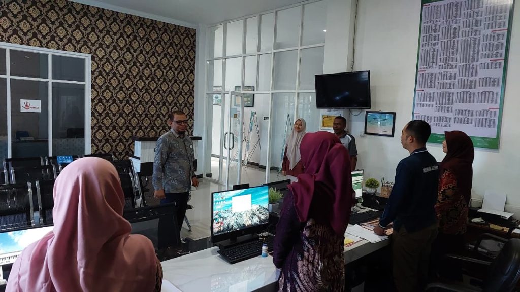 Briefing Pagi Petugas PTSP : PENGUATAN KOMITMEN PELAYANAN PUBLIK