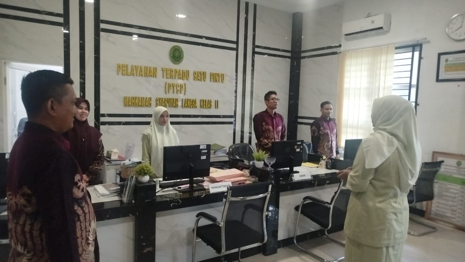 Briefing Pagi Petugas PTSP Oleh Panitera Muda Gugatan Mahkamah Syar’iyah Langsa