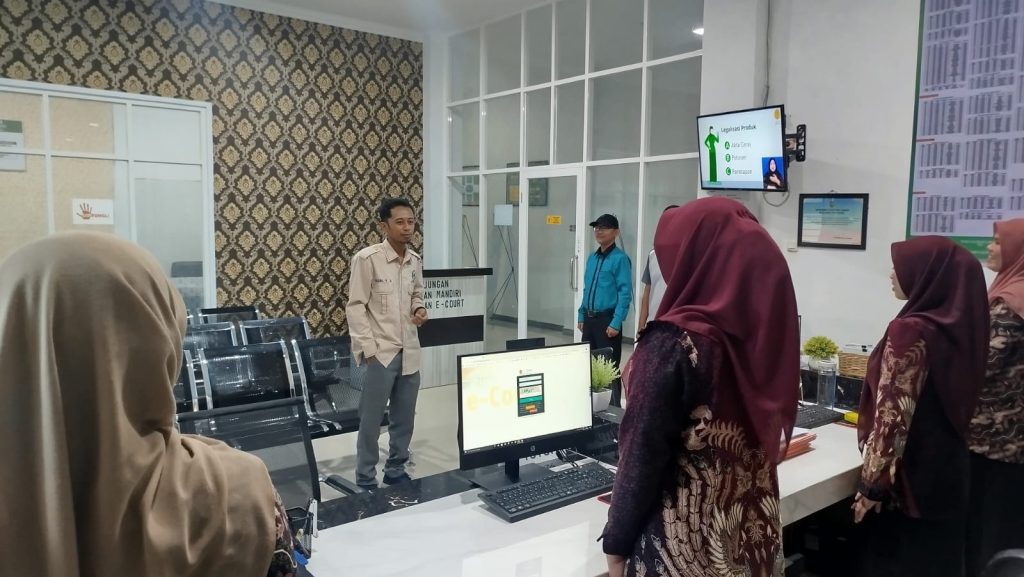 Briefing PTSP Mahkamah Syar'iyah Langsa : Hakim Tekankan Pentingnya Kemandirian dan Integritas Pelayanan