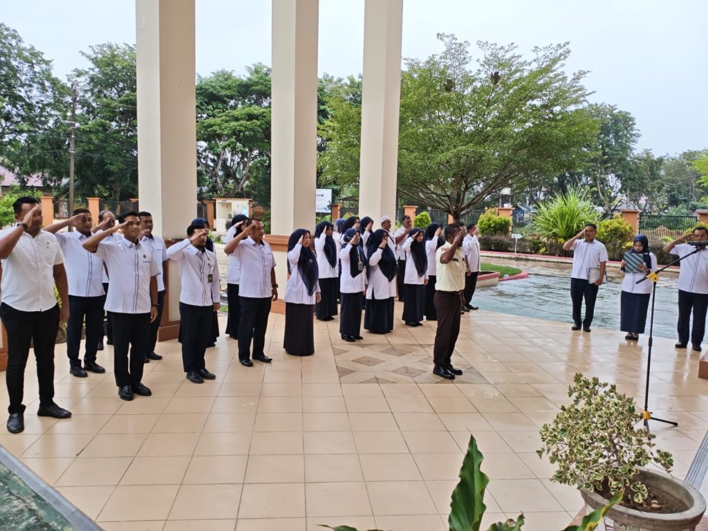 Apel Senin Pagi: Hakim MS Langsa Tekankan Pentingnya Selesaikan Tugas Tepat Waktu