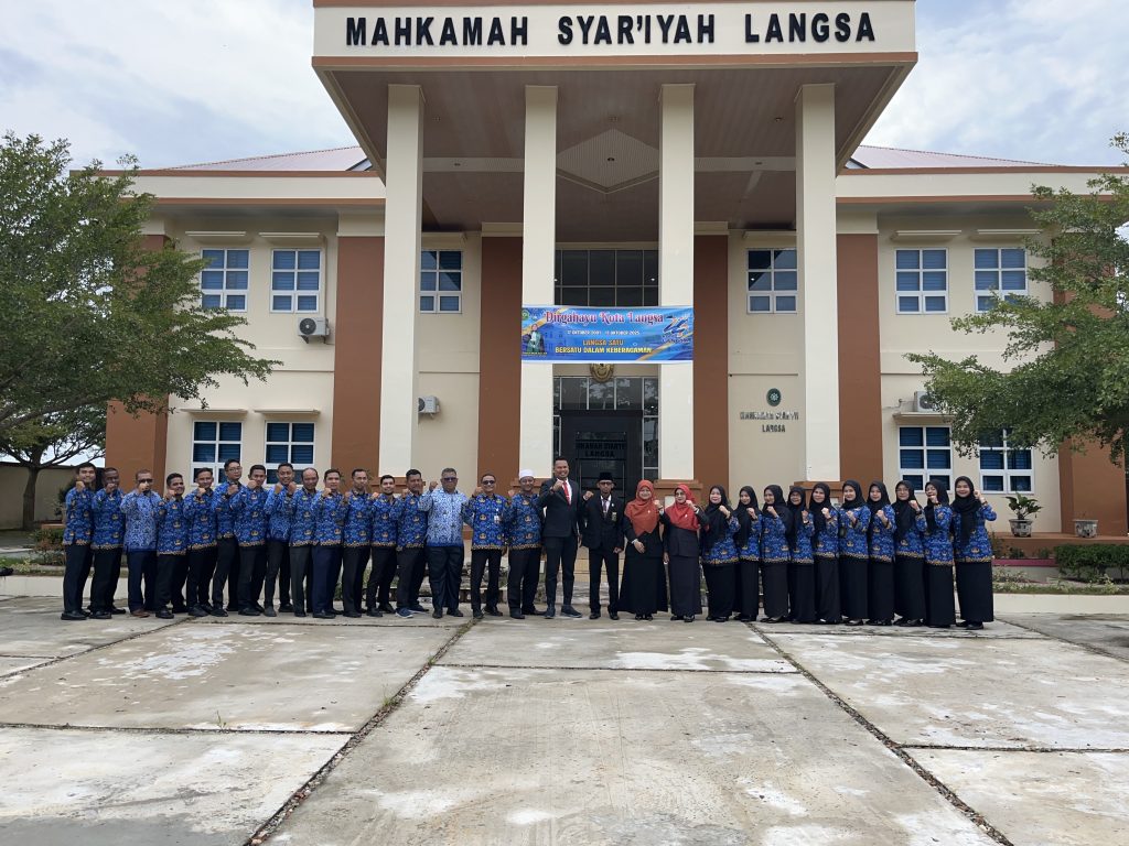 Meneladani Semangat Juang, Ketua Mahkamah Syar'iyah Langsa Hadiri Upacara Peringatan Hari Pahlawan di Kantor Walikota Langsa