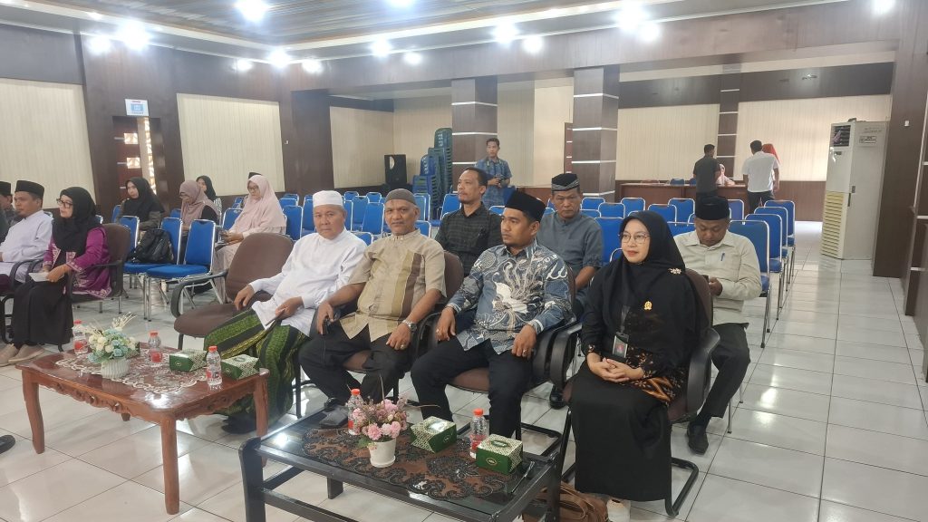 Tingkatkan Pelayanan Prima, Panitera Mahkamah Syar'iyah Langsa Pimpin Briefing Pagi PTSP