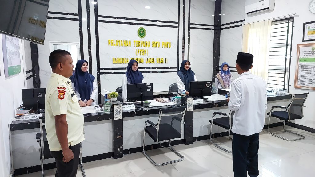 Ketua MS Langsa Pimpin Apel Pagi: Beri Apresiasi Pegawai WFO dan Tegaskan Kedisiplinan Pelaporan Akhir Tahun