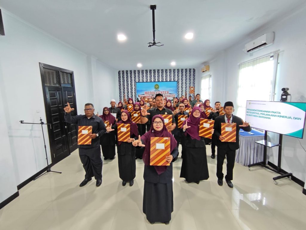Pertegas Komitmen Pelayanan, Mahkamah Syar’iyah Langsa Gelar Penandatanganan Pakta Integritas 2026, Perjanjian Kinerja dan Komitmen Bersama