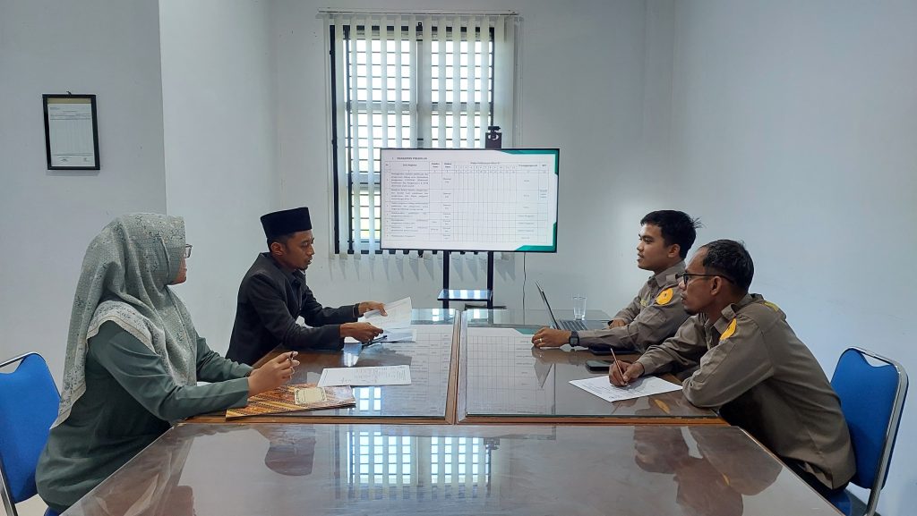 Kasubbag Umum dan Keuangan MS Langsa Tekankan Integritas dan Kebersihan Dalam Briefing PTSP