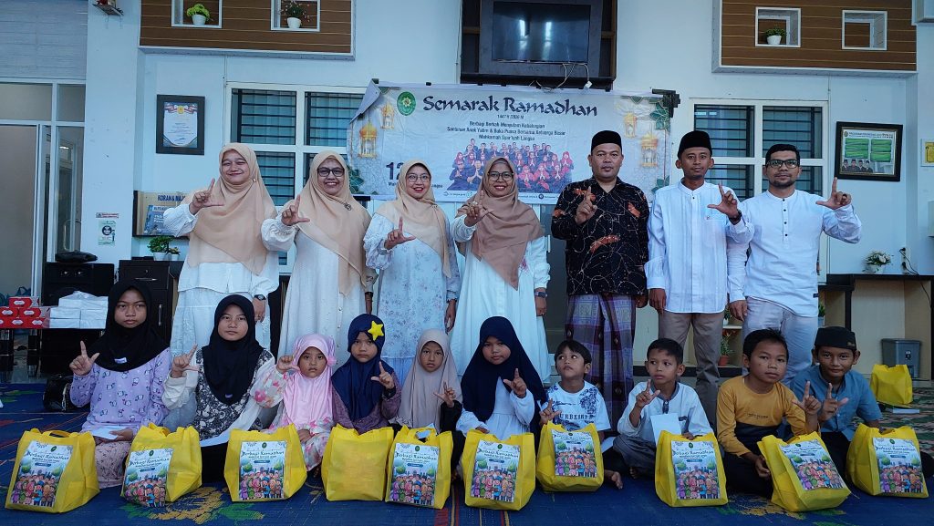 Sapa Masyarakat di Bulan Ramadan, Mahkamah Syar’iyah Langsa Gelar Public Campaign dan Bagi-Bagi Takjil