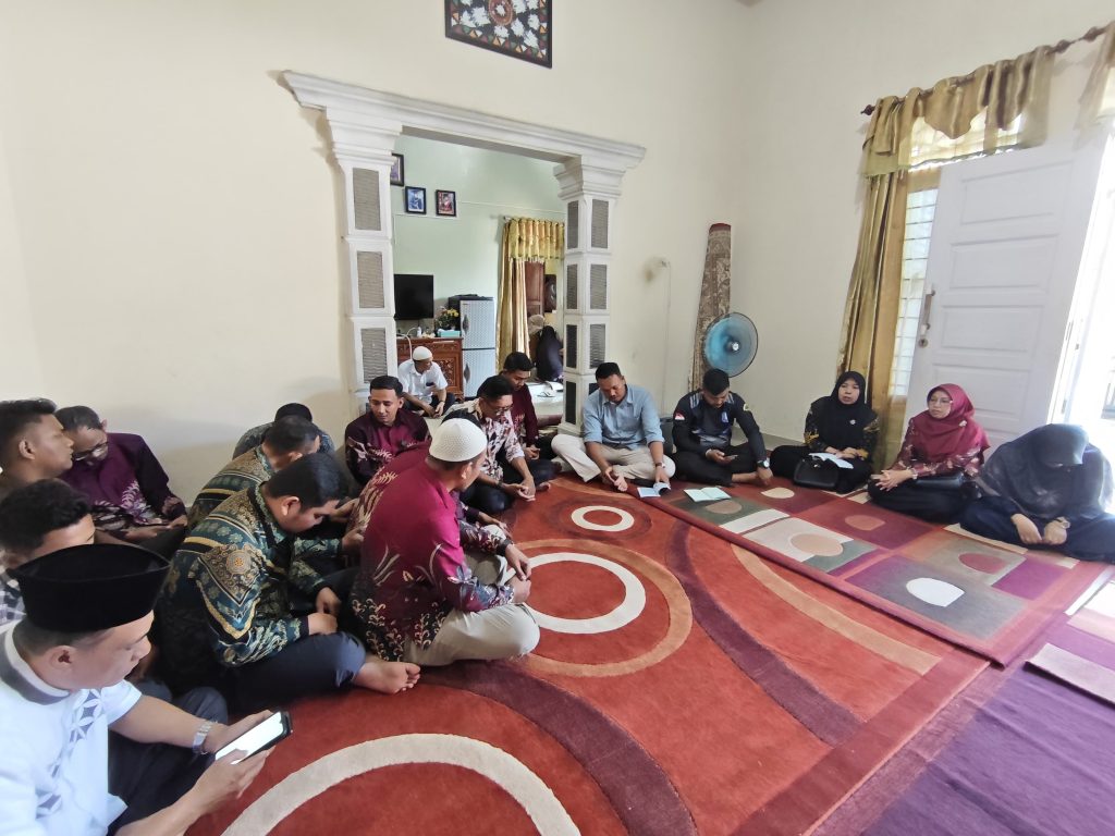Mahkamah Syar’iyah Langsa Laksanakan Kunjungan Takziah ke Kediaman Hidayah, S.H.
