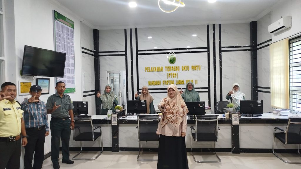 Briefing Pagi Petugas PTSP : Meningkatkan Semangat dan Komunikasi Pelayanan