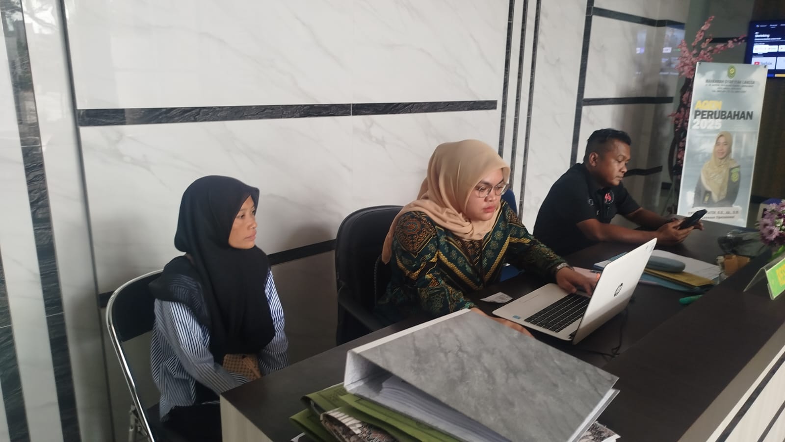 Wujudkan Pelayanan Prima, Panmud Jinayat MS Langsa Pimpin Briefing Petugas PTSP