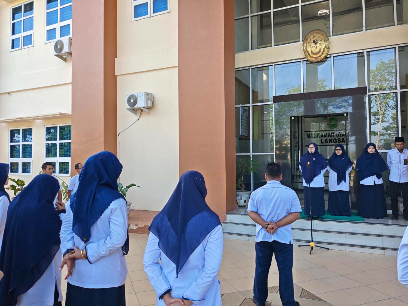 Ketua MS Langsa Pimpin Apel Pagi : Bekerja Maksimal Meski Fleksibel, Tetap Siaga Melayani Masyarakat"