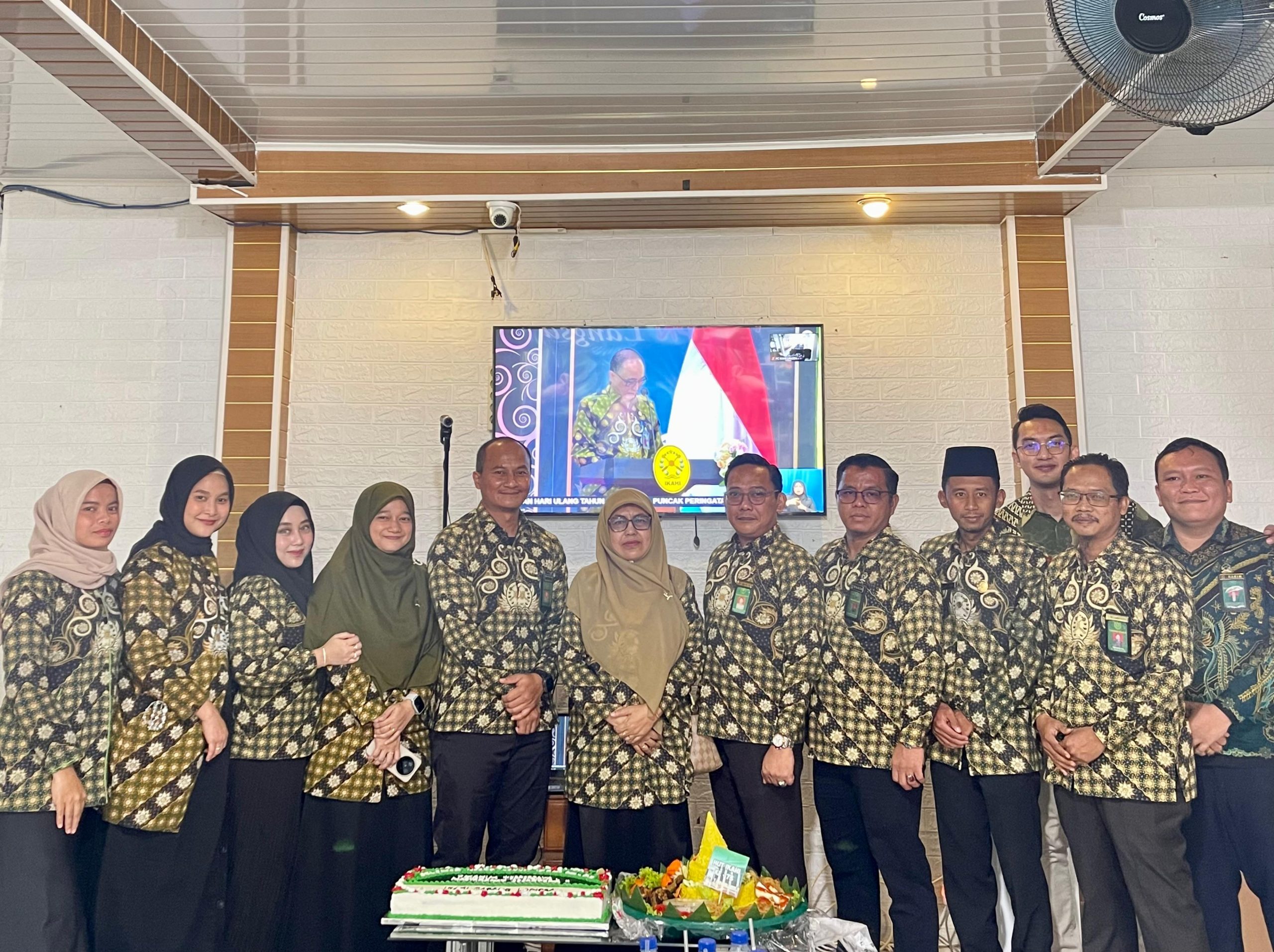 Semangat Pelayanan: Hakim Mahkamah Syar’iyah Langsa Beri Motivasi Pada Petugas PTSP