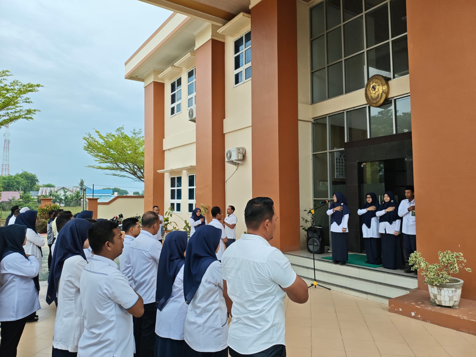 Tingkatkan Kualitas Layanan, MS Langsa Gelar Briefing Pagi Petugas PTSP