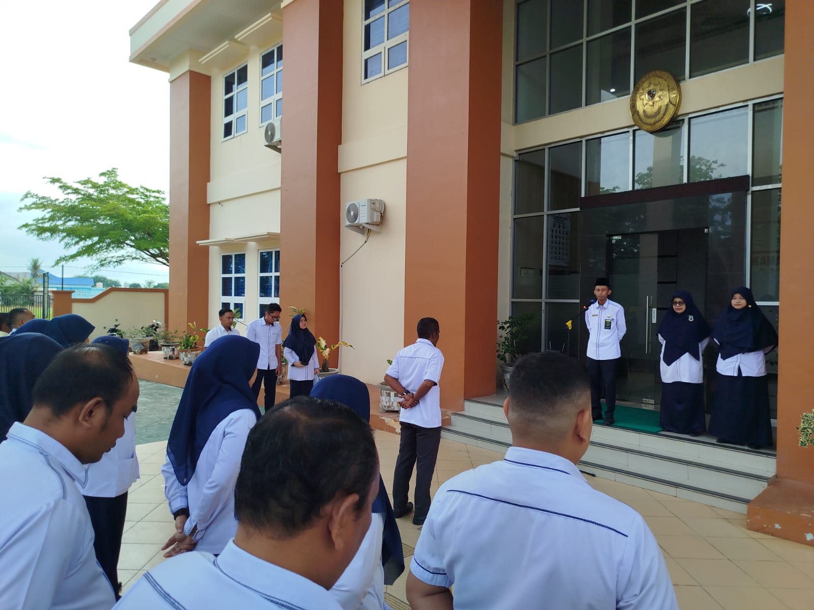 Berita Briefing Pagi PTSP MS Langsa: Optimalisasi Layanan Prima dan Perhatian Khusus bagi Kaum Rentan