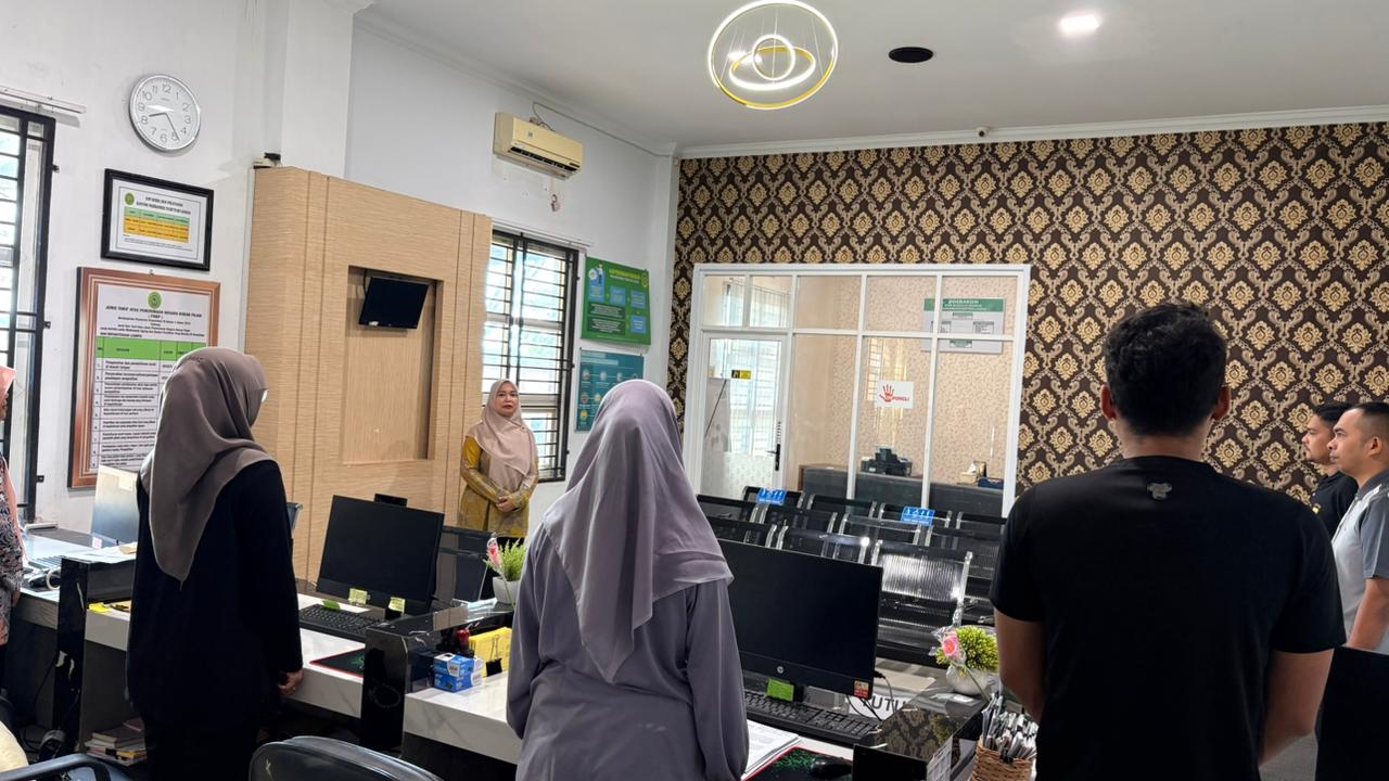 Briefing Pagi Petugas PTSP : Tetap Semangat Melayani Para Pencari Keadilan