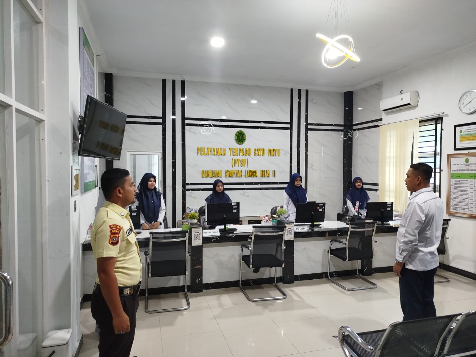 Briefing Pagi Petugas PTSP Oleh Panitera Muda Jinayah Mahkamah Syar’iyah Langsa