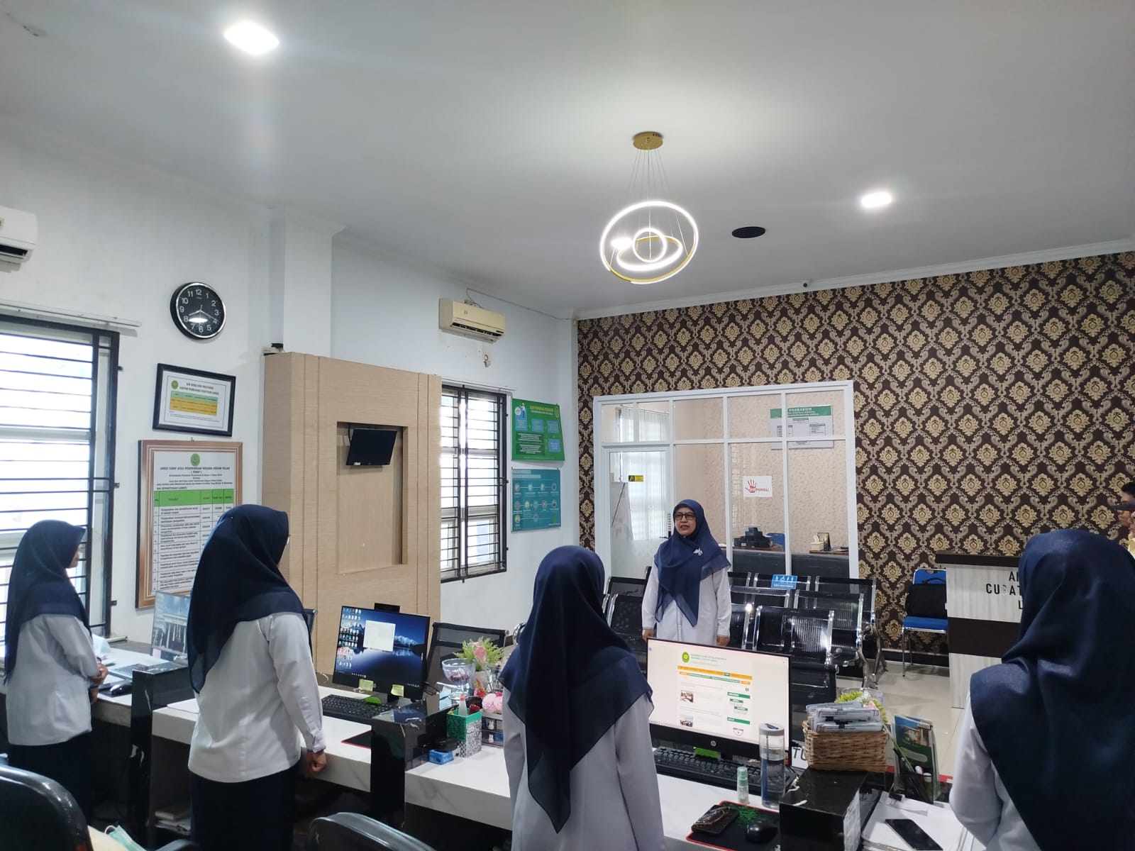 Briefing Pagi PTSP : MS Langsa Berkomitmen Wujudkan Pelayanan Prima Melalui Budaya Kerja 5S