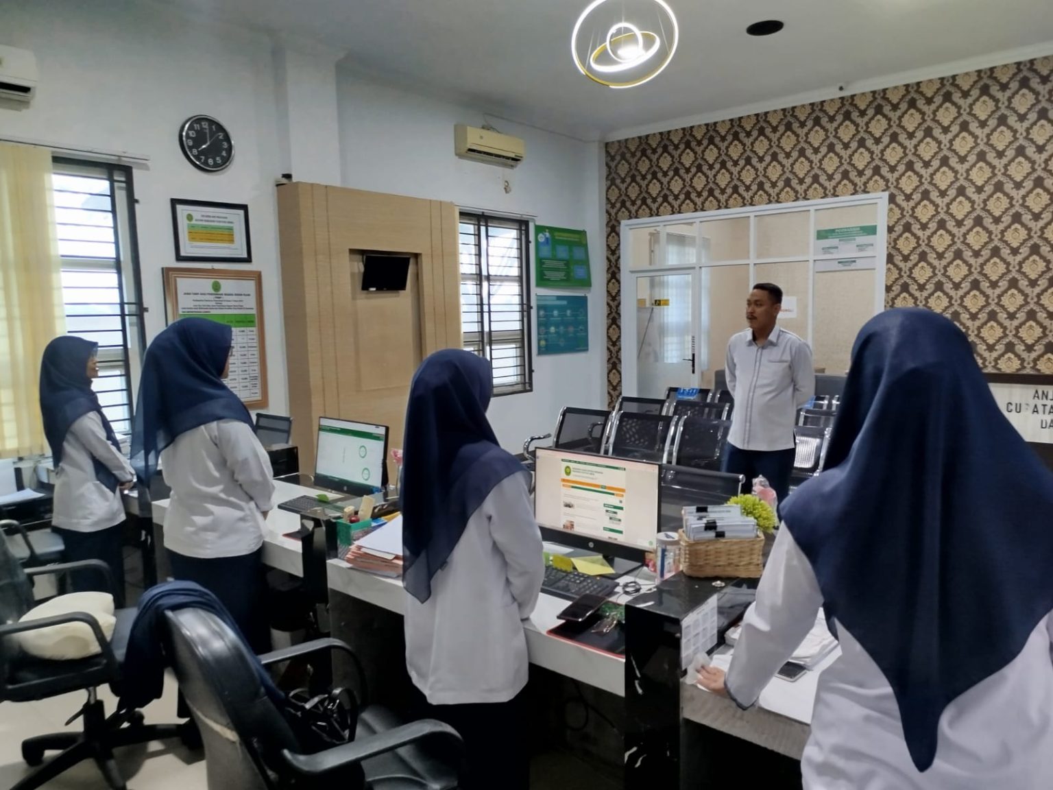 Panitera Muda Jinayat MS Langsa Briefing Petugas PTSP