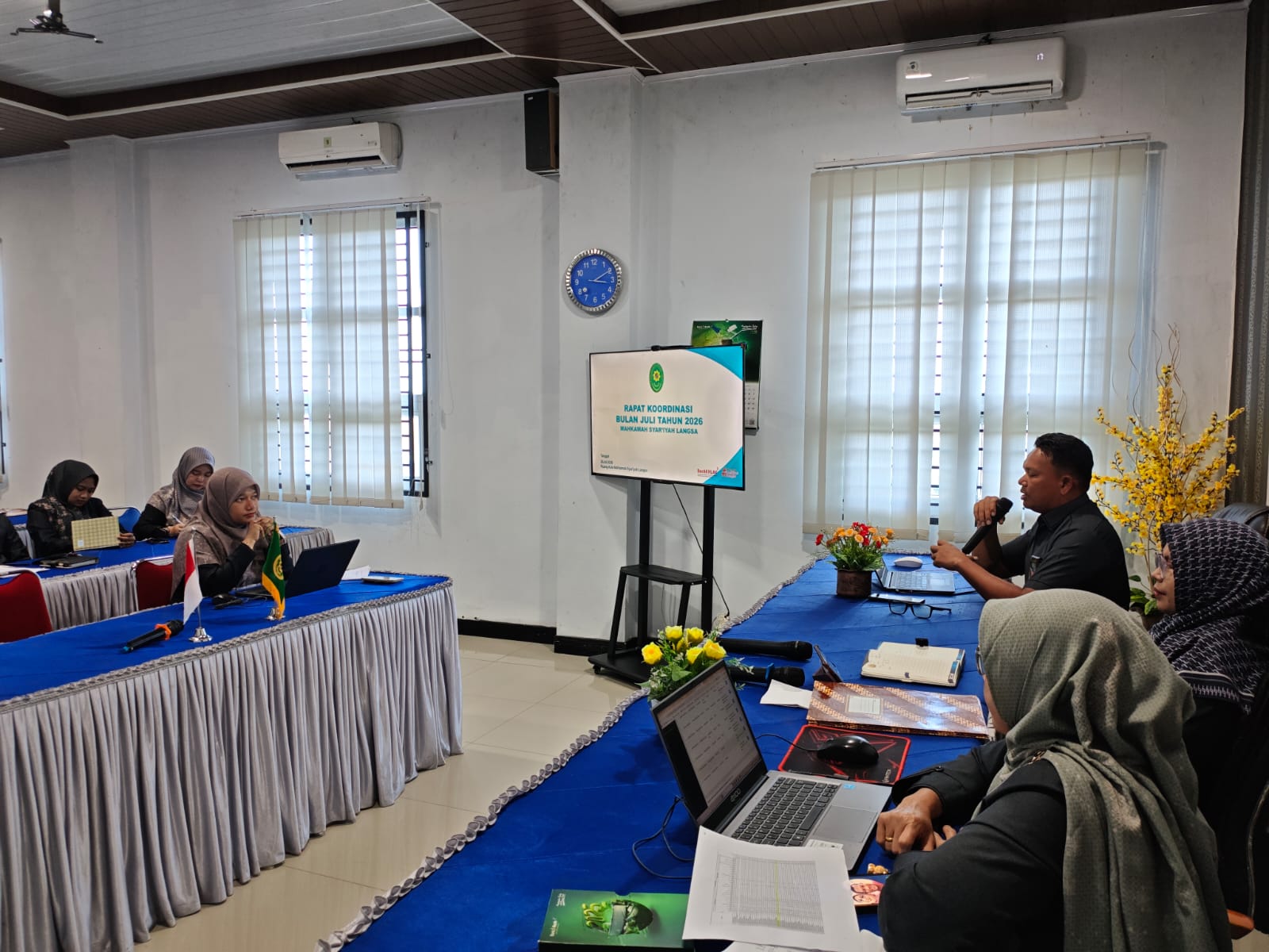 Apresiasi Kinerja dan Dedikasi, MS Langsa Serahkan Reward bagi Enam Pegawai Berprestasi