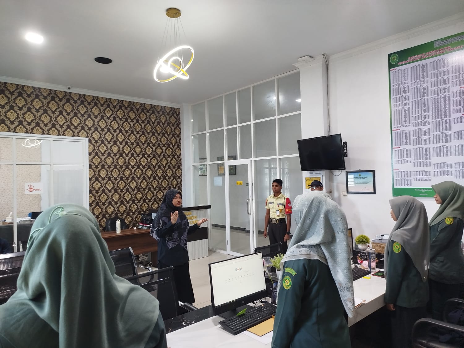 Hakim MS Langsa Tekankan Pelayanan Humanis Berbasis Empati Hakim MS Langsa Tekankan Pelayanan Humanis Berbasis Empati