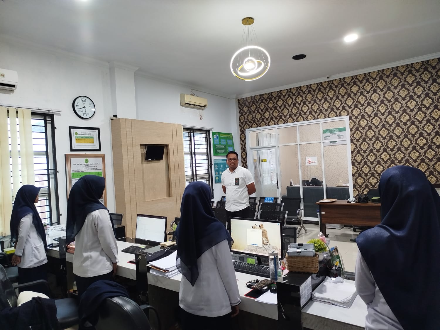 Pimpin Briefing PTSP, Sekretaris MS Langsa Tegaskan Budaya 5S dan Prinsip Kerja Tuntas
