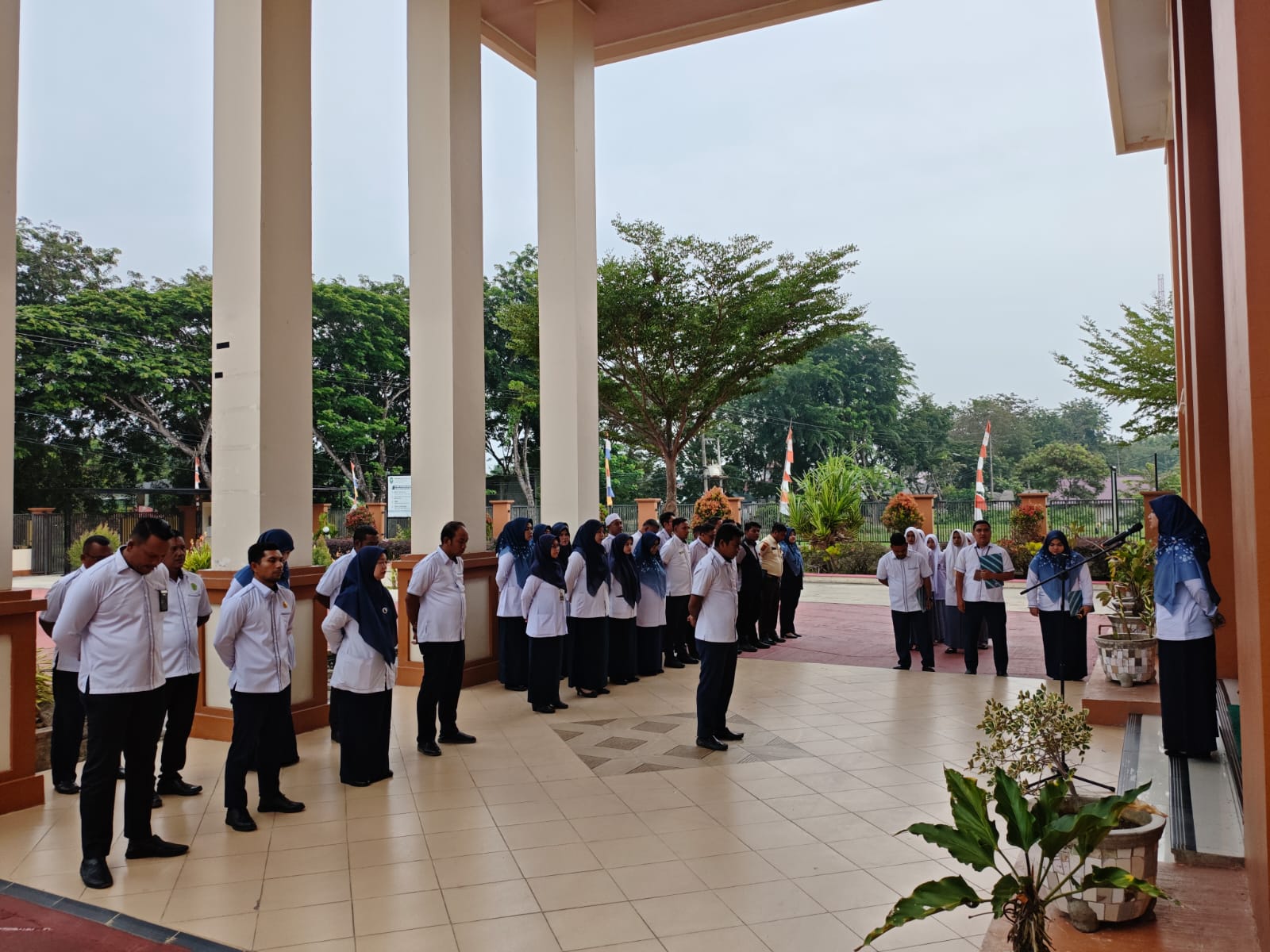 Pimpin Apel Senin Pagi, Hakim MS Langsa Ingatkan Petugas Tuntaskan Laporan Akhir Bulan