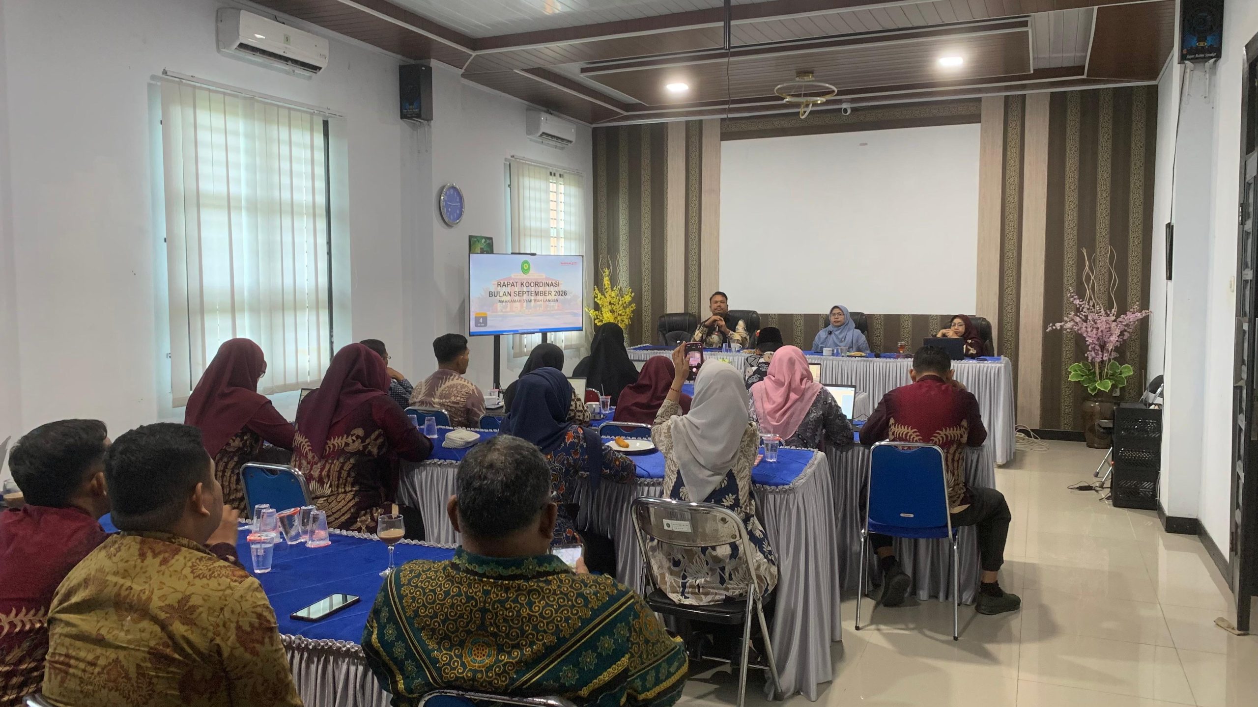 Pastikan Pelayanan Prima, Panmud Gugatan MS Langsa Berikan Arahan Terkait Administrasi dan SOP Kepada Petugas PTSP
