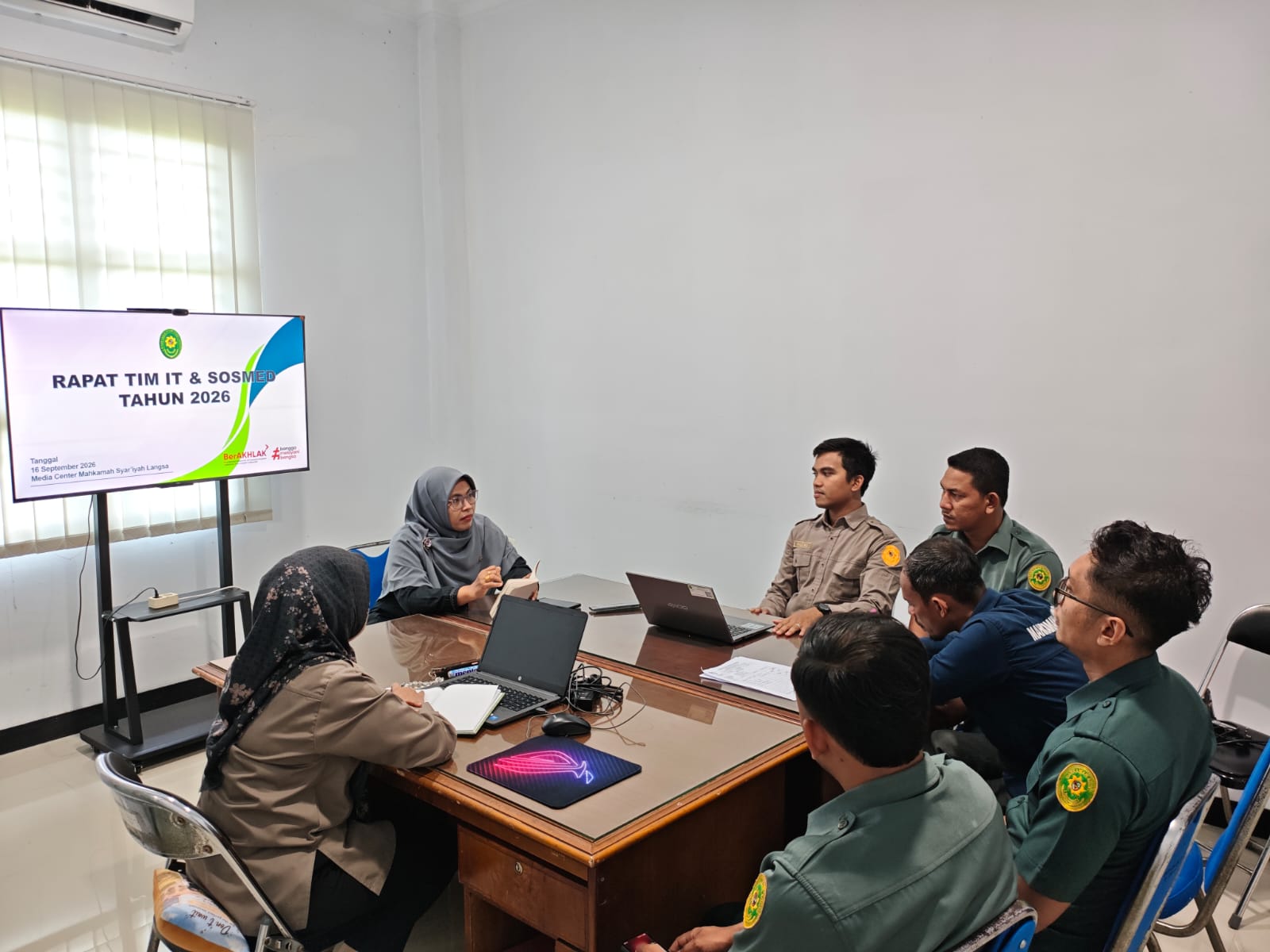 Briefing Pagi PTSP MS Langsa: Panitera Ingatkan Akuntabilitas dan Anti-Gratifikasi