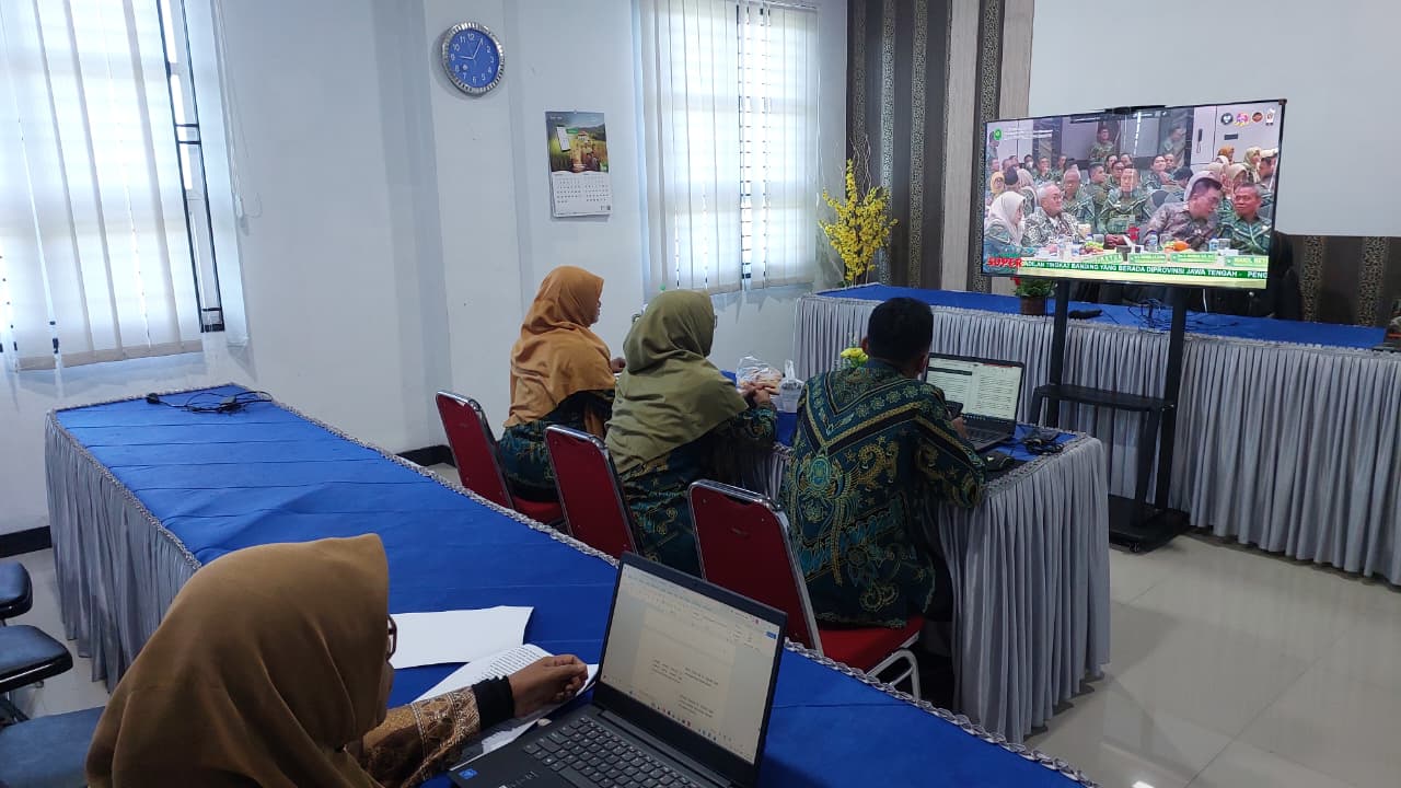 Briefing Pagi PTSP MS Langsa: Plt. Kasubbag PTIP Ingatkan Pentingnya Akurasi & Pelayanan Sepenuh Hati
