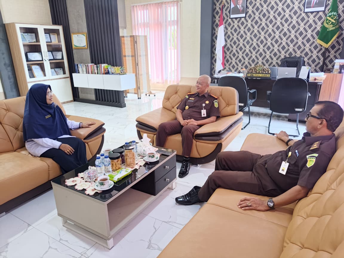 Awali Hari dengan Niat Baik, Kasubbag Kepegawaian MS Langsa Pimpin Briefing Pagi Petugas PTSP