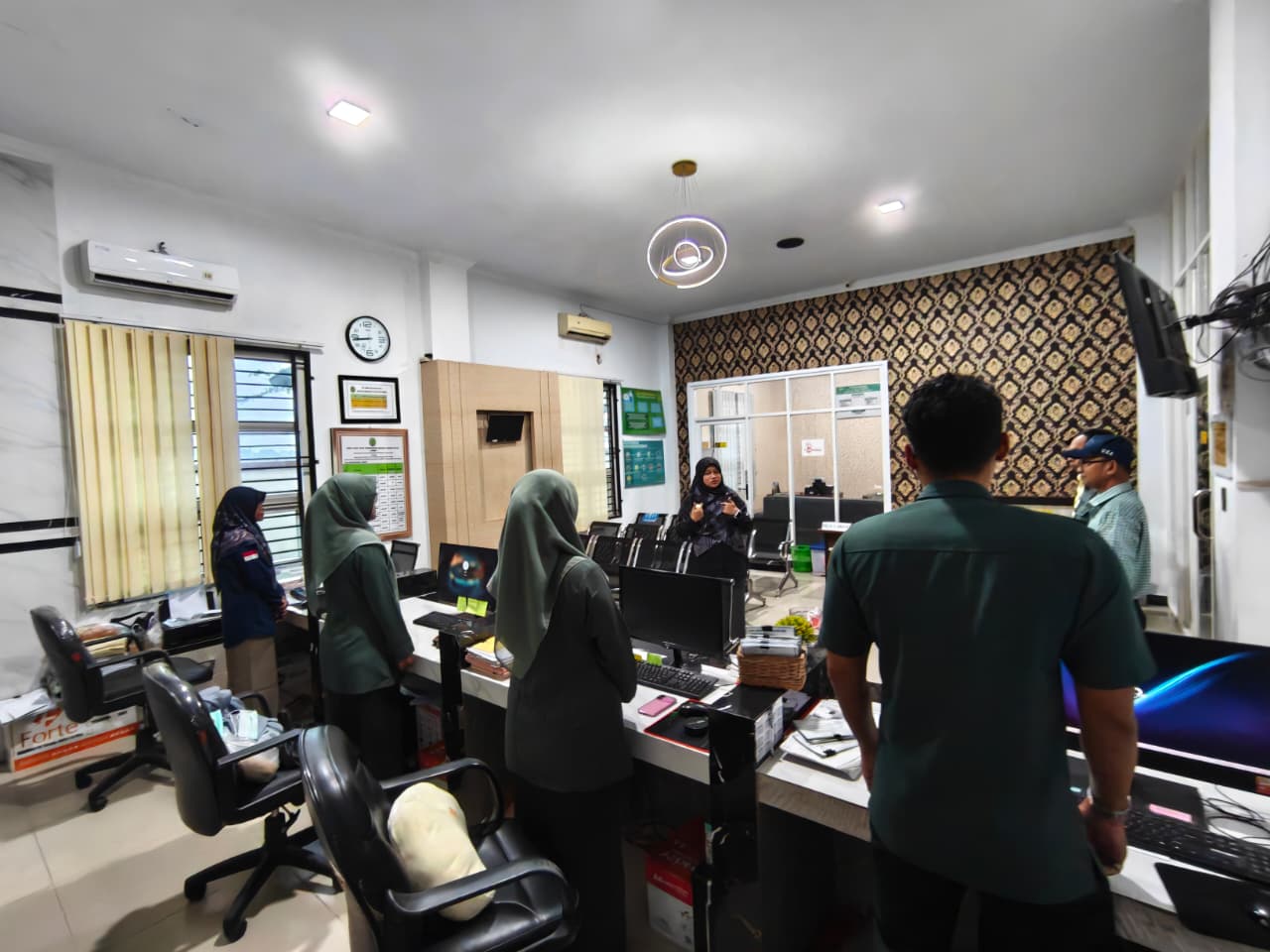 MS Langsa Laksanakan Briefing Pagi, Tekankan Integritas dan Peningkatan Kualitas Pelayanan