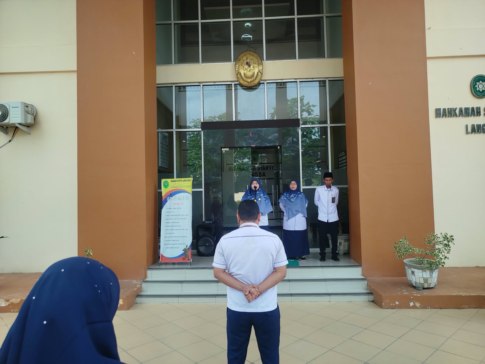 Tingkatkan Kualitas Layanan Publik, Panitera MS Langsa Berikan Pengarahan Rutin di Area PTSP