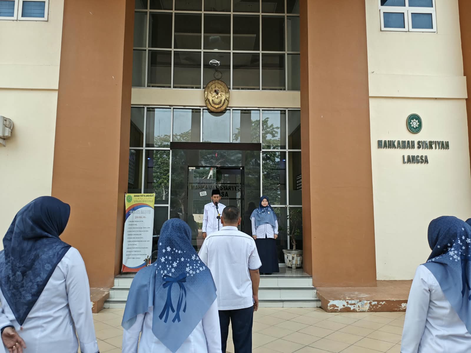 Dorong Semangat Kolaboratif dalam Pelayanan Publik, Hakim MS Langsa Pimpin Briefing Pagi Petugas PTSP