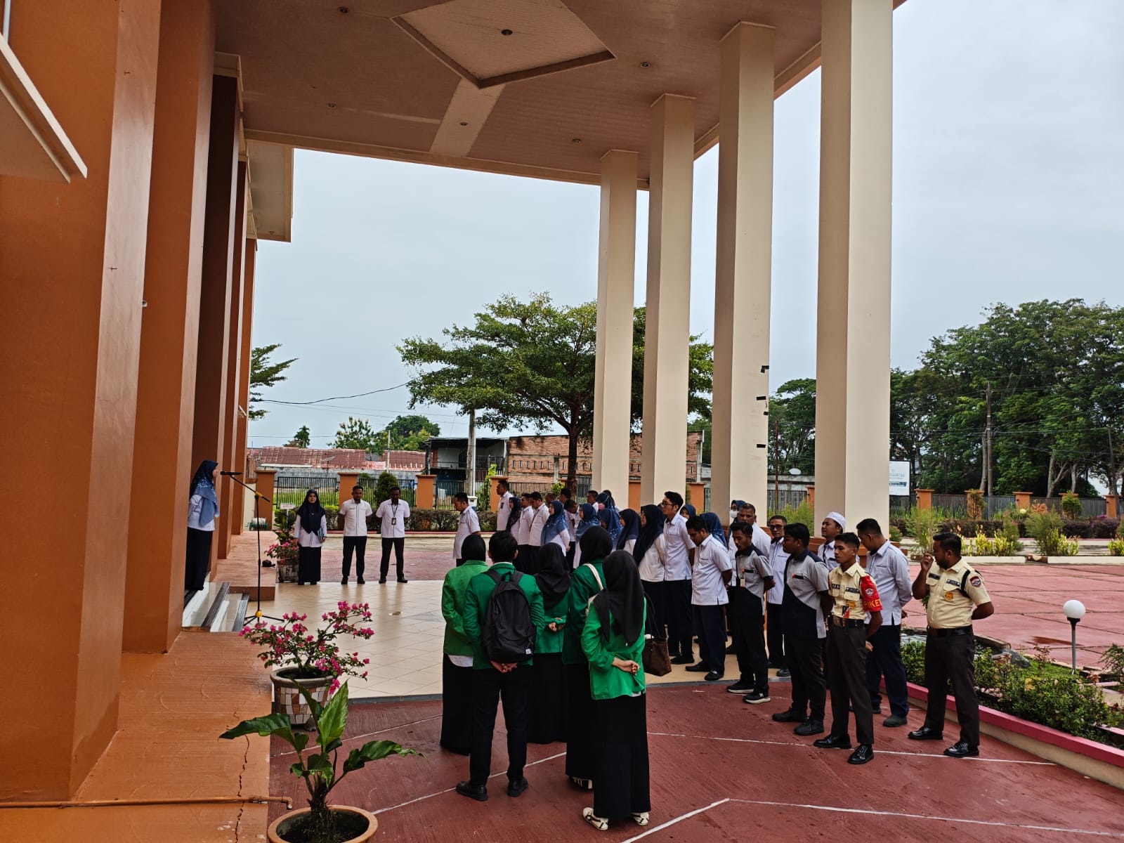 Hakim MS Langsa Pimpin Apel Senin Pagi, Ingatkan ASN Segera Susun Laporan Akhir Bulan