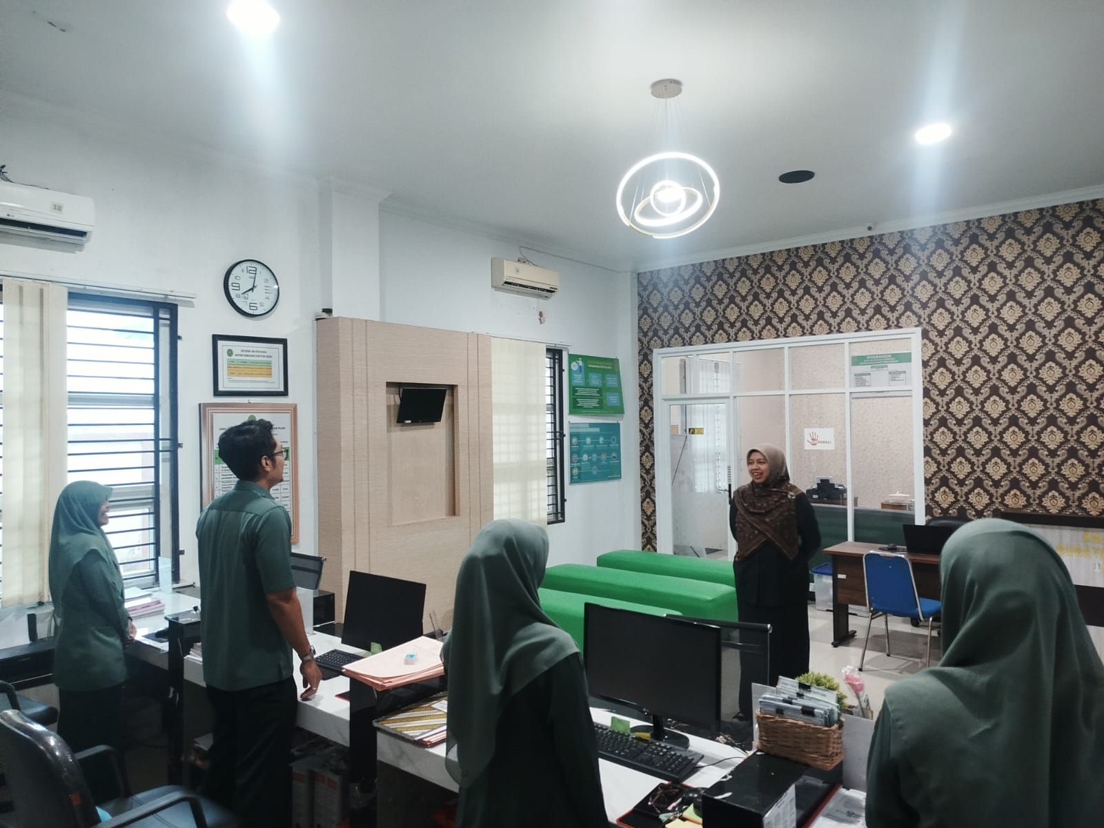 Panmud Gugatan MS Langsa Pimpin Briefing Pagi, Tekankan Optimalisasi Layanan Digital dan Kecepatan Validasi Perkara